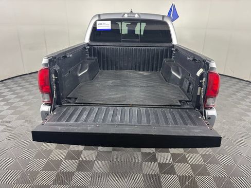 Used 2019 Toyota Tacoma TRD Sport w/ Technology Package AWD/4WD image 28