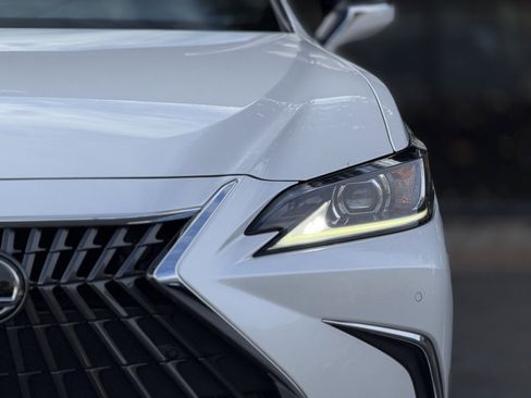 Used 2022 Lexus ES 350 w/ Premium Package image 5