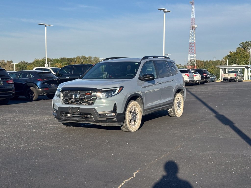 Used 2023 Honda Passport TrailSport image 2