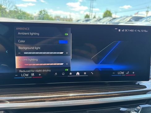Used 2025 BMW X7 xDrive40i AWD/4WD image 17