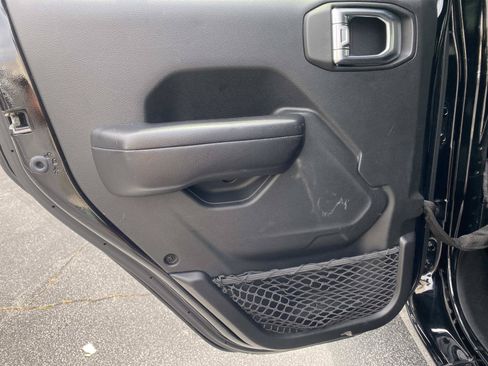 Used 2019 Jeep Wrangler Unlimited Sport S AWD/4WD image 16