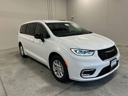 New 2026 Chrysler Pacifica Select