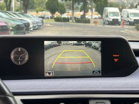 Used 2022 Lexus UX 250h w/ Premium Package image 33