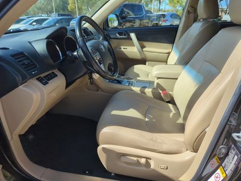 Used 2013 Toyota Highlander SE image 12
