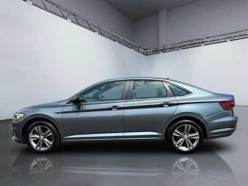 Used 2019 Volkswagen Jetta R-Line w/ R-Line Cold Weather Package FWD image 2