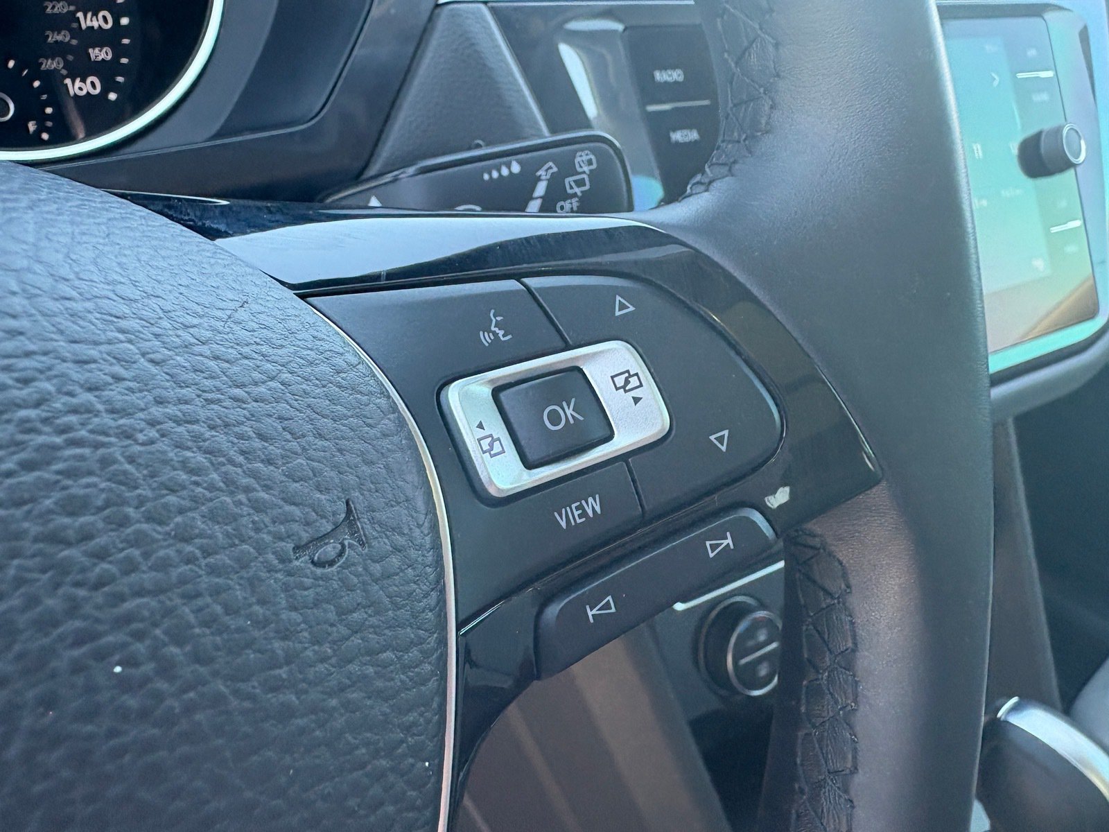 Used 2019 Volkswagen Tiguan SE FWD image 19