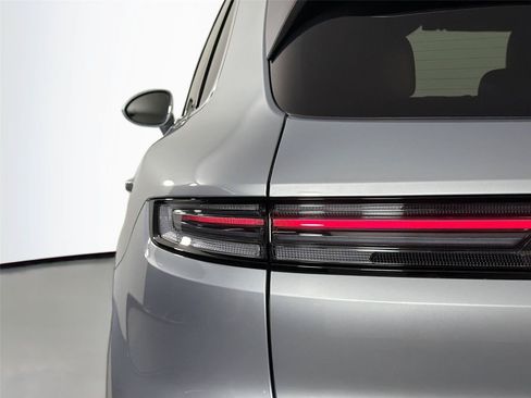 Certified 2026 Porsche Cayenne AWD/4WD image 15