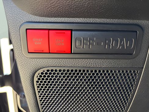 Used 2017 Jeep Wrangler Unlimited Rubicon AWD/4WD image 32