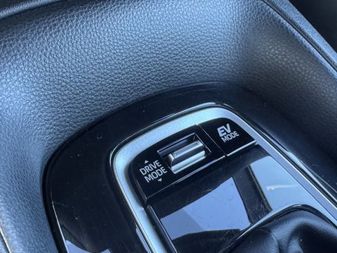 Used 2025 Toyota Corolla SE w/ SE Premium Package image 28