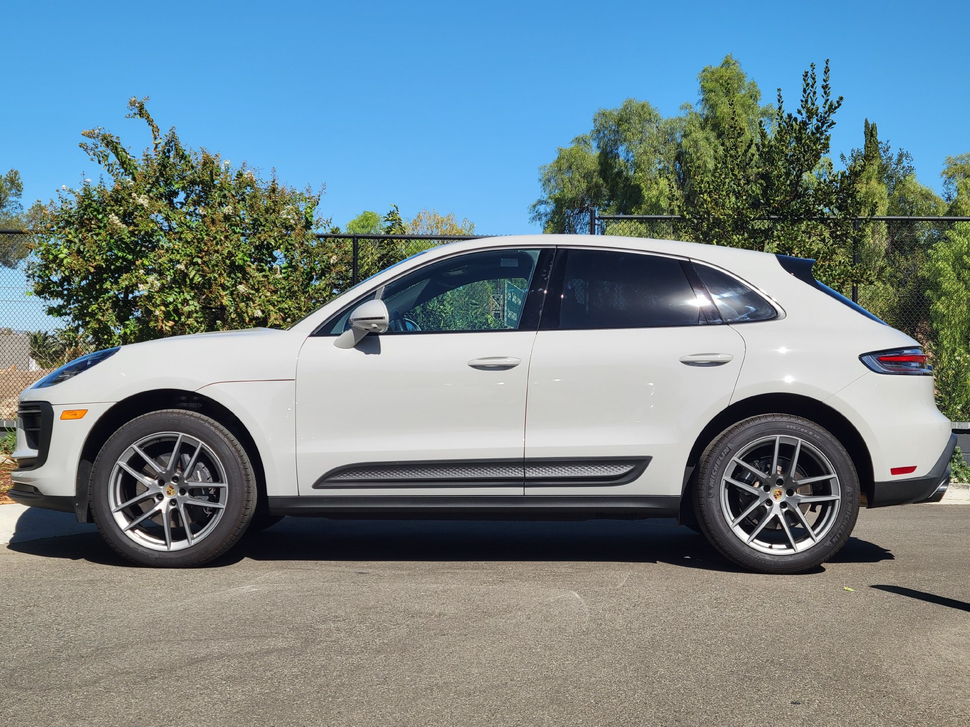 Used 2026 Porsche Macan AWD/4WD image 2
