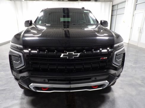 Used 2025 Chevrolet Suburban Z71 image 4