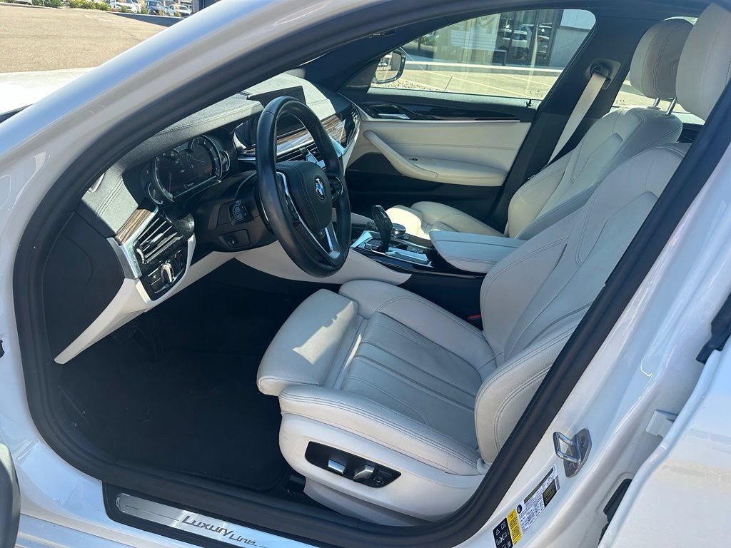 Used 2017 BMW 540i xDrive AWD/4WD image 12