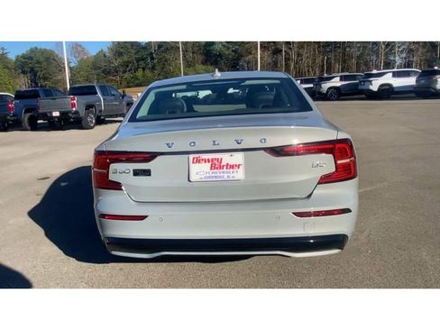 Used 2024 Volvo S60 B5 Core image 3