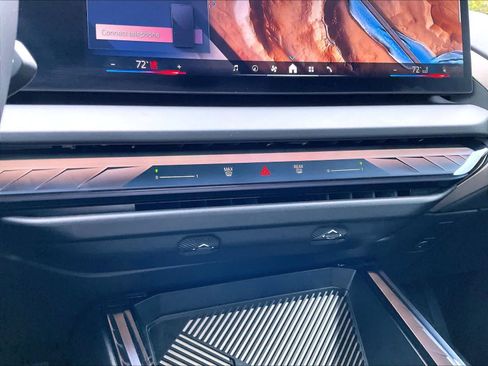 Used 2025 BMW X3 xDrive30i w/ Premium Package image 33