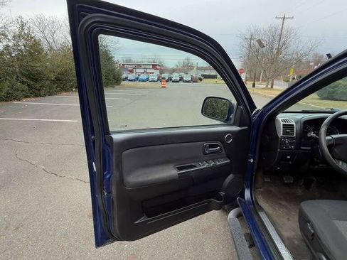 Used 2010 GMC Canyon SLE image 25