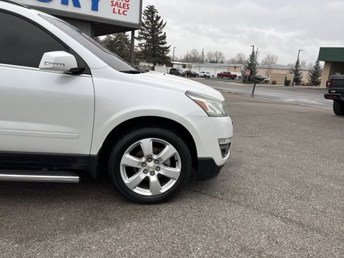 Used 2017 Chevrolet Traverse LT w/ Style and Technology Package image 14