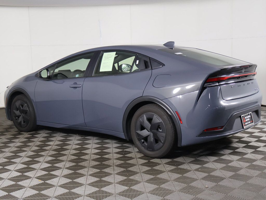 Used 2025 Toyota Prius LE FWD image 7