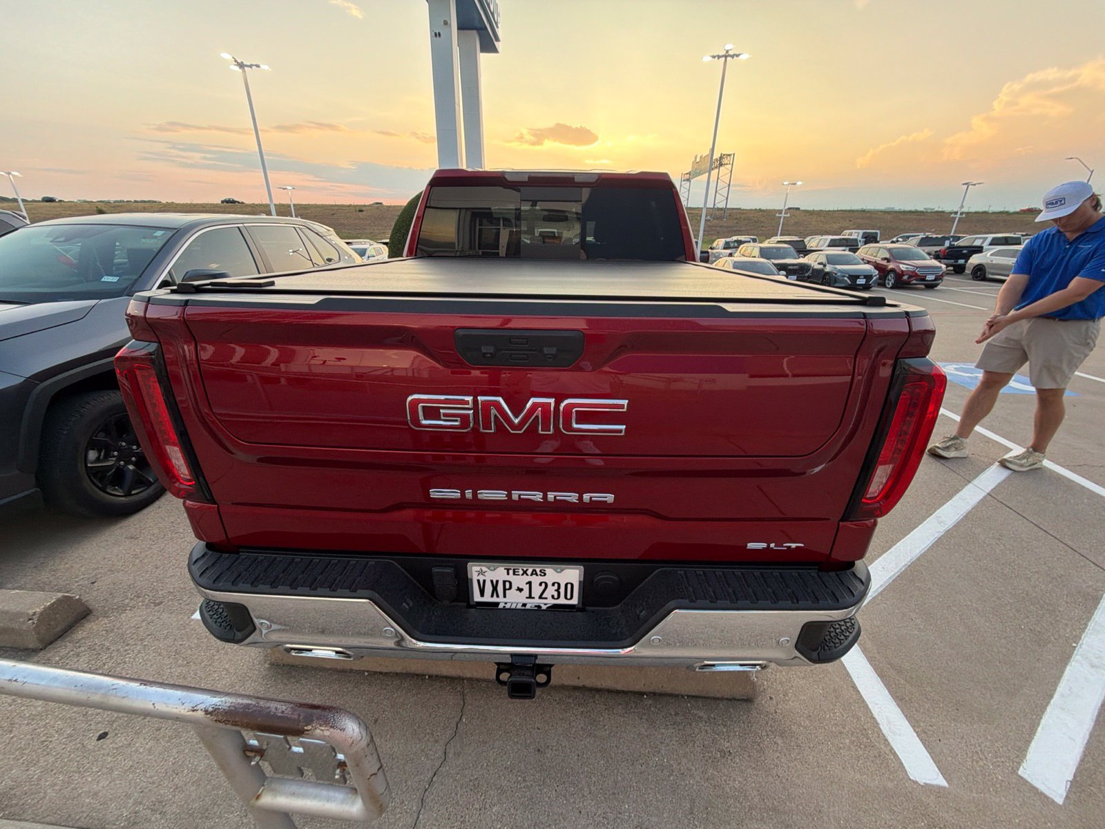 Used 2025 GMC Sierra 1500 SLT AWD/4WD image 13