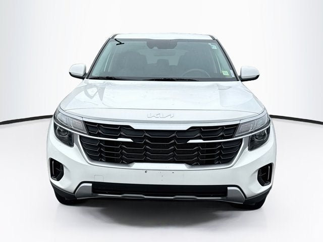 Used 2024 Kia Seltos LX AWD/4WD image 2