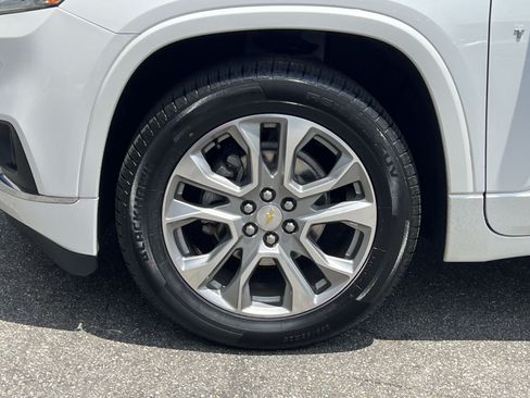 Used 2019 Chevrolet Traverse Premier w/ Driver Confidence II Package FWD image 9