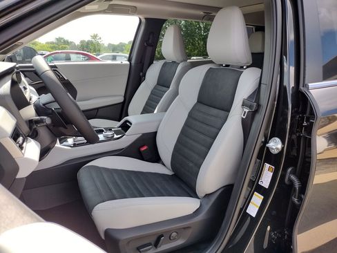 New 2025 Mitsubishi Outlander SE image 8