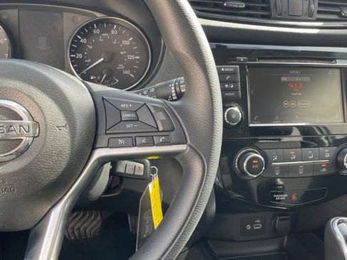 Used 2018 Nissan Rogue S FWD image 13
