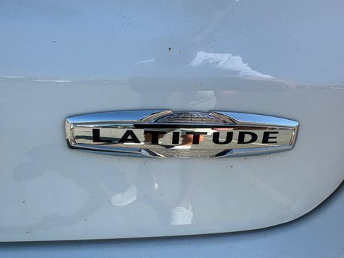 Used 2023 Jeep Compass Latitude AWD/4WD image 5