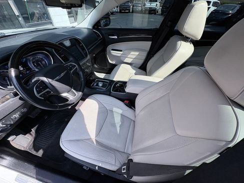 Used 2016 Chrysler 300 C image 11