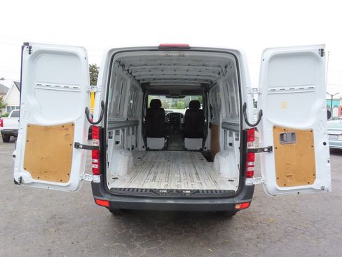 Used 2016 Mercedes-Benz Sprinter 2500 image 35