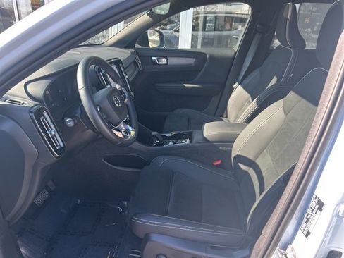 Certified 2025 Volvo XC40 B5 Plus image 17