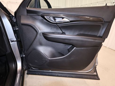 Used 2021 Buick Envision Essence FWD image 19