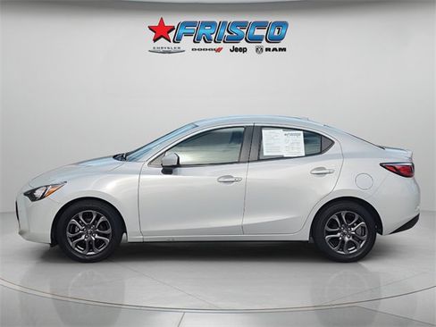 Used 2020 Toyota Yaris L image 5