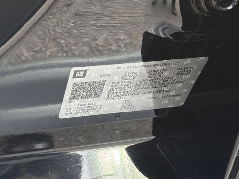 Used 2020 Chevrolet Suburban LT w/ Luxury Package image 28