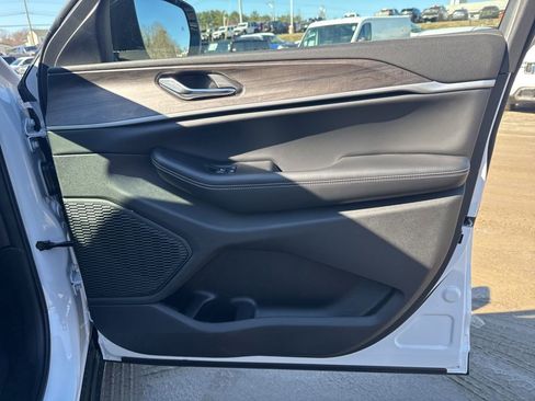 New 2026 Jeep Grand Cherokee Altitude AWD/4WD image 31