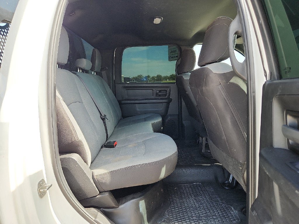 Used 2024 RAM 5500 Tradesman w/ Chrome Appearance Group AWD/4WD image 13
