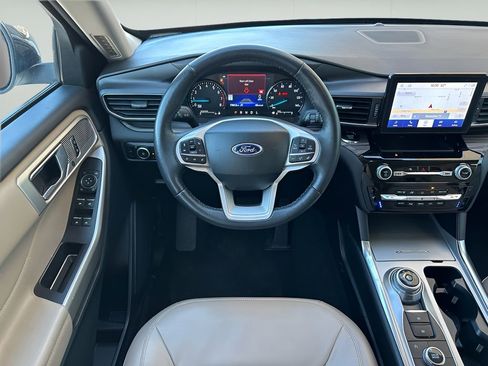 Used 2023 Ford Explorer Limited image 14