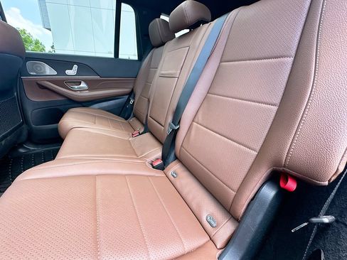 Used 2024 Mercedes-Benz GLS 450 4MATIC image 4