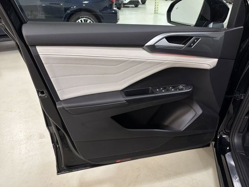 New 2026 Volkswagen Taos SEL image 17