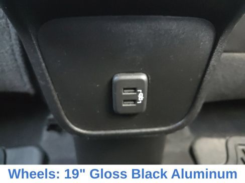 Used 2020 Chevrolet Equinox LT w/ Sport Edition FWD image 20