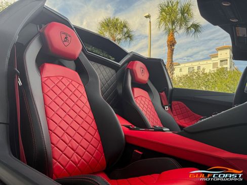 Used 2018 Lamborghini Aventador S image 31