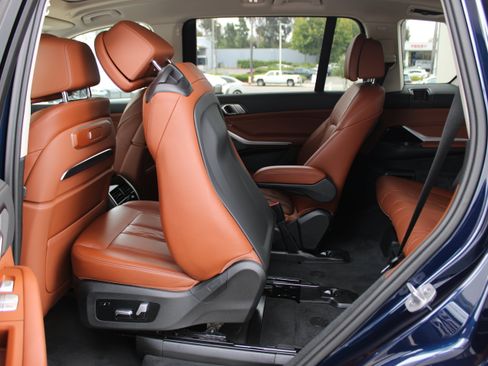 Used 2024 BMW X7 xDrive40i w/ Executive Package AWD/4WD image 29
