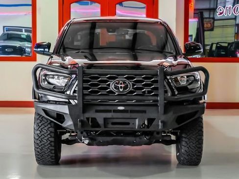 Used 2022 Toyota Tacoma TRD Off-Road image 9