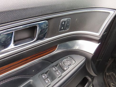 Used 2018 Ford Explorer Limited w/ Equipment Group 301A image 10