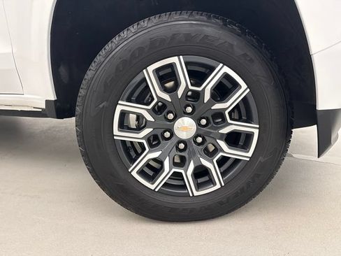 Used 2023 Chevrolet Colorado LT w/ LT Convenience Package III AWD/4WD image 24