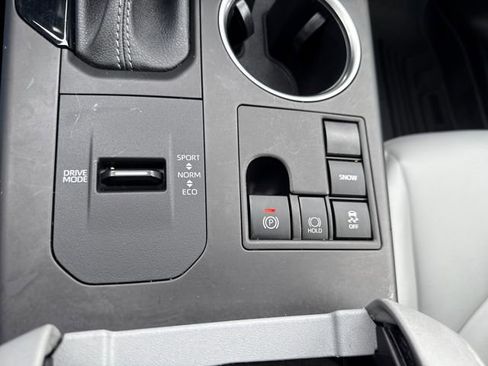 Used 2023 Toyota Highlander L image 33