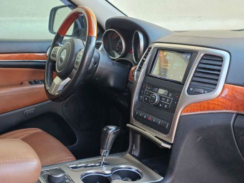 Used 2012 Jeep Grand Cherokee Overland image 18