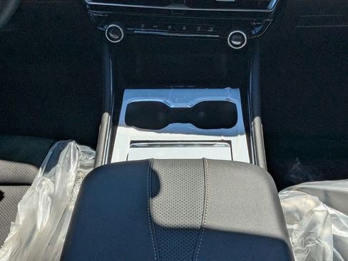 New 2026 Chevrolet Traverse High Country FWD image 16
