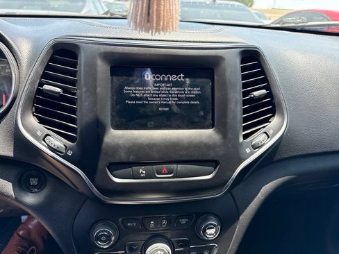 Used 2019 Jeep Cherokee Latitude Plus FWD image 8