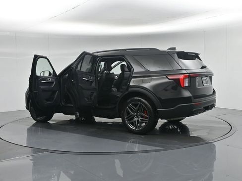 Used 2025 Ford Explorer ST-Line w/ ST-Line Street Pack image 36