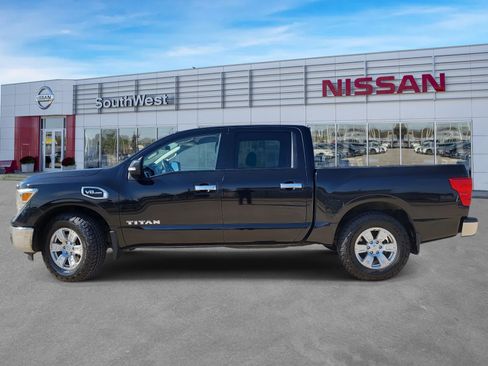 Certified 2017 Nissan Titan SV image 10